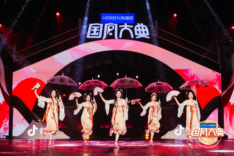13、sing女团舞台照.png
