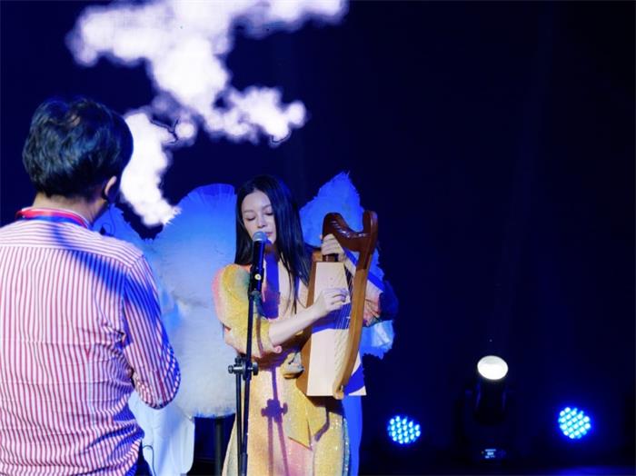 潜心创作八年回归 音乐才女曾檐携自创乐器献声金鸡百花-1289.jpg