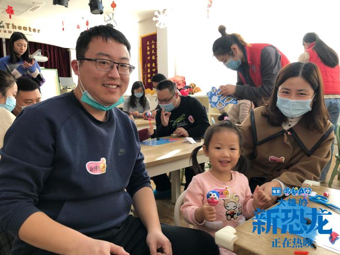 一家三口为哆啦a梦应援.jpg