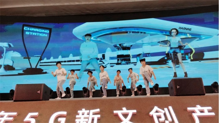 天府少年团担任5gai推荐官 开场舞蹈炸裂全场282.jpg