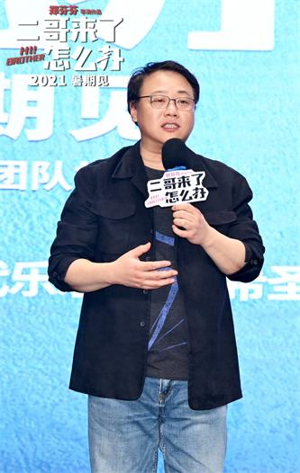 陈希圣现场分享角色心理 一身改良版中山装自然休闲.jpeg
