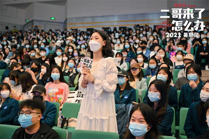 长春站观众反响热烈 学生提问时金句频出.jpeg