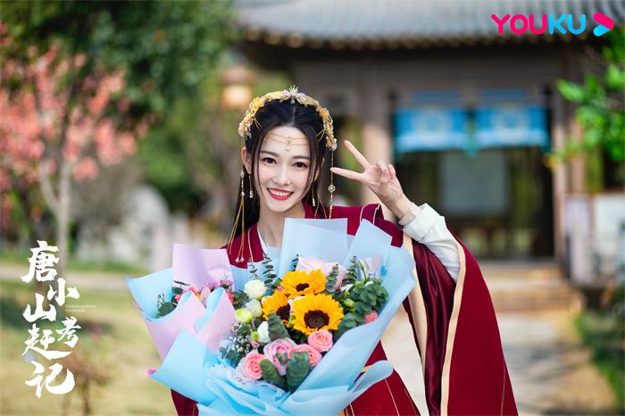 陆婷玉《唐小山》杀青照jpg.jpg