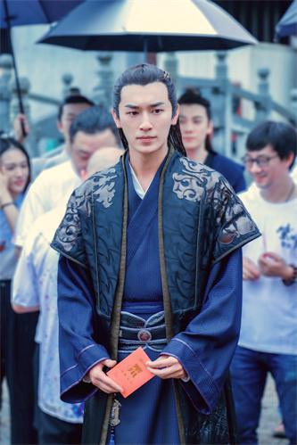 杨旭文开机照.jpg