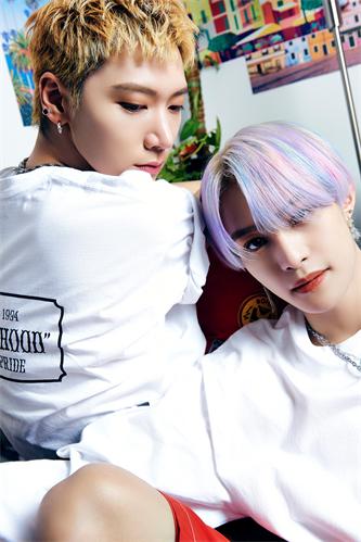 威神v(wayv)-ten&yangyang 《low low》 团体照_1.jpg