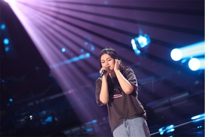 宝藏女孩凡清参加中国好声音 “八导六转”加入李荣浩战队362.jpg