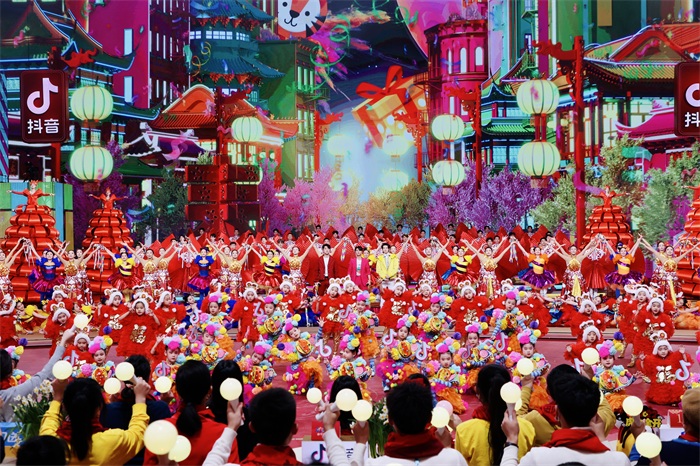 郑恺张晋王琳凯爱在春天.jpg