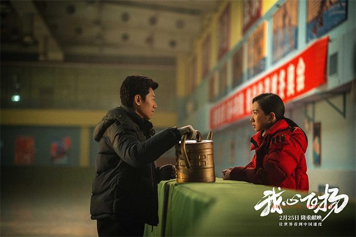 教练员秦杉与运动员杨帆相互鼓舞.jpg