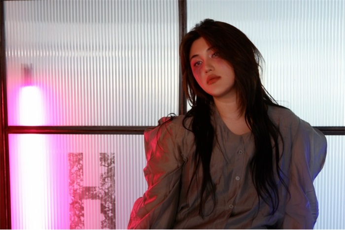 00后创作型实力vocal凡清全新ep用氛围感曲风讲述情感世界的《疼痛美学》193.jpg