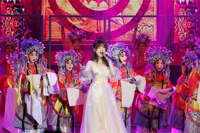 阿兰携手铜奖选手演唱《赤伶》.jpg