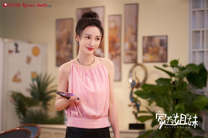 柳岩《家有姐妹》单人剧照.jpg