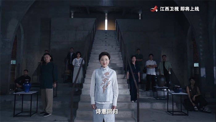 杨澜携12位选手.jpg